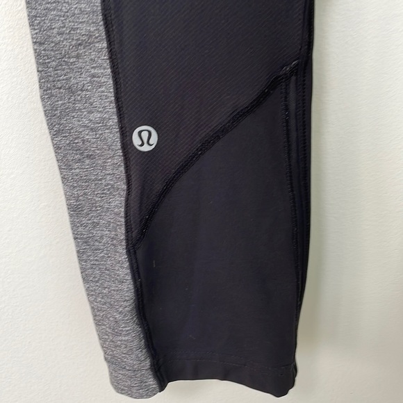 Lululemon crop leggings 6 - Picture 5 of 9